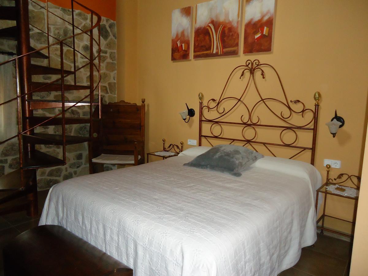 Hostal Casa Laure Y Mª Jose Arens de Lledo Exterior photo